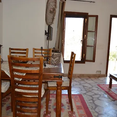 P&m House בית נופש Meyísti